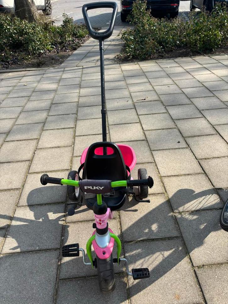 Puky driewieler roze/groen met duwstang, Fietsen en Brommers, Fietsen | Driewielers, Gebruikt, Duwstang, Ophalen of Verzenden