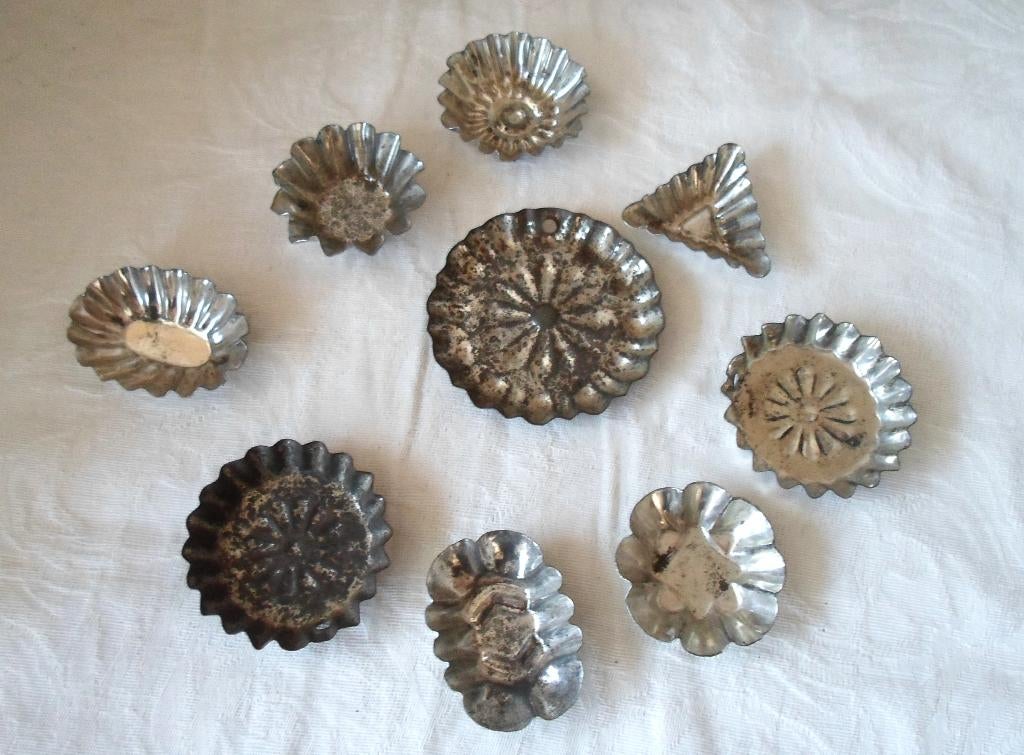 9 mini Blikken Bakvormpjes / puddingvormpjes. Poppenhuis., Verzamelen, Poppenhuizen en Toebehoren, Ophalen of Verzenden, Gebruikt