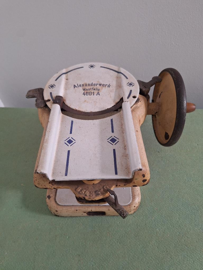 Antiek snijmachine, Ophalen