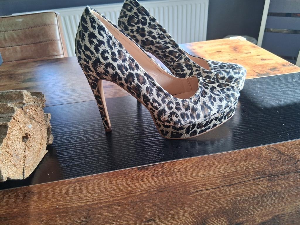 Hoge pumps met luipaardprint 38, Bruin, Ophalen of Verzenden, Zo goed als nieuw, Pumps