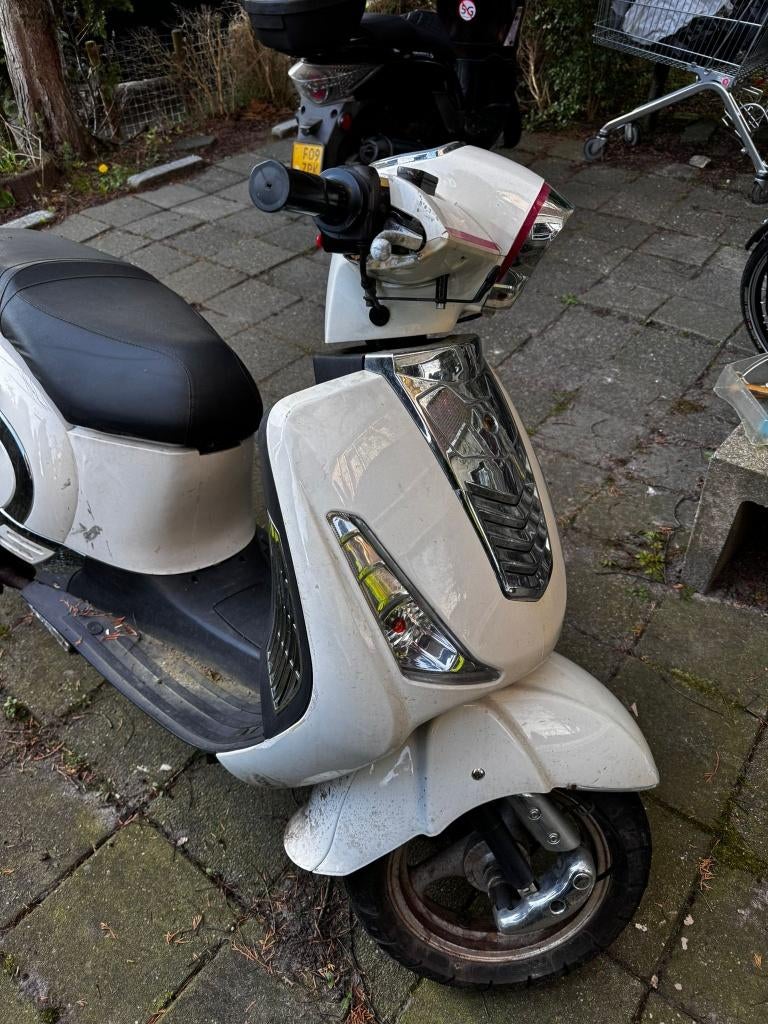 Venice Razzo Chinese Scooter 4Takt, Fietsen en Brommers, Ophalen, Gebruikt, Maximaal 45 km/u, Benzhou YiYing