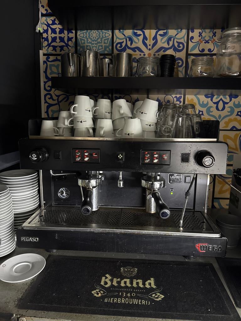 Professionele Wega Pegaso 2-groeps Espressomachine, Witgoed en Apparatuur, Koffiezetapparaten, Gebruikt, Espresso apparaat, 10 kopjes of meer