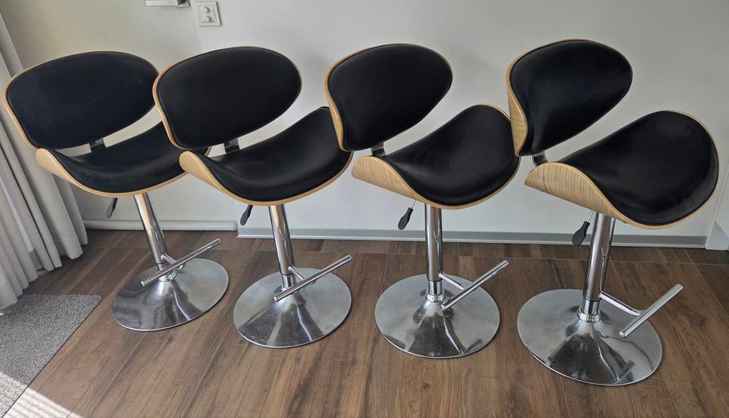 4 Barkrukken zwart, 4 krukken, Ophalen, In hoogte verstelbaar, 60 tot 90 cm