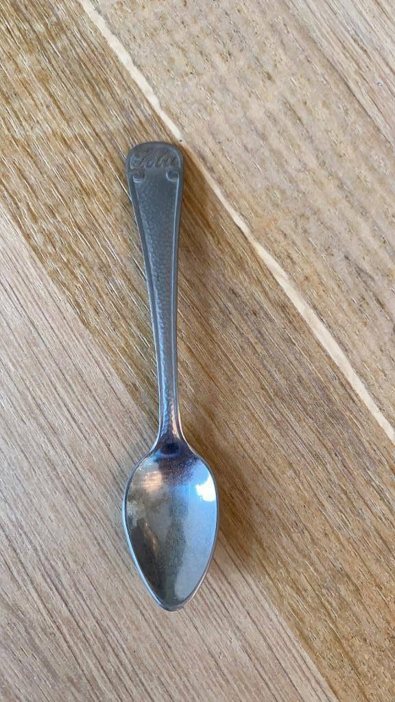 Sola hamerslag lepeltje met tekst Sola 9cm lang, Antiek en Kunst, Ophalen of Verzenden