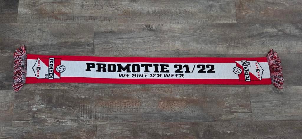 Sjaal FC Emmen, Verzamelen, Sportartikelen en Voetbal, Ophalen of Verzenden, Zo goed als nieuw, Overige binnenlandse clubs, Vaantje of Sjaal