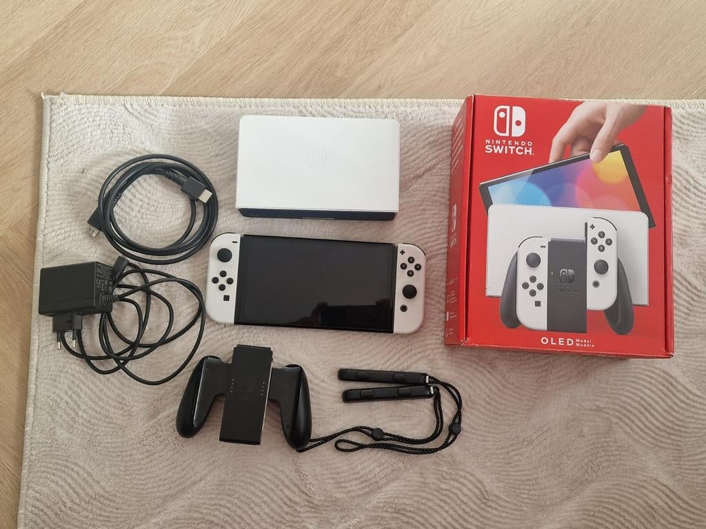 Nintendo Switch OLED, Spelcomputers en Games, Games | Nintendo Switch, Ophalen, Gebruikt
