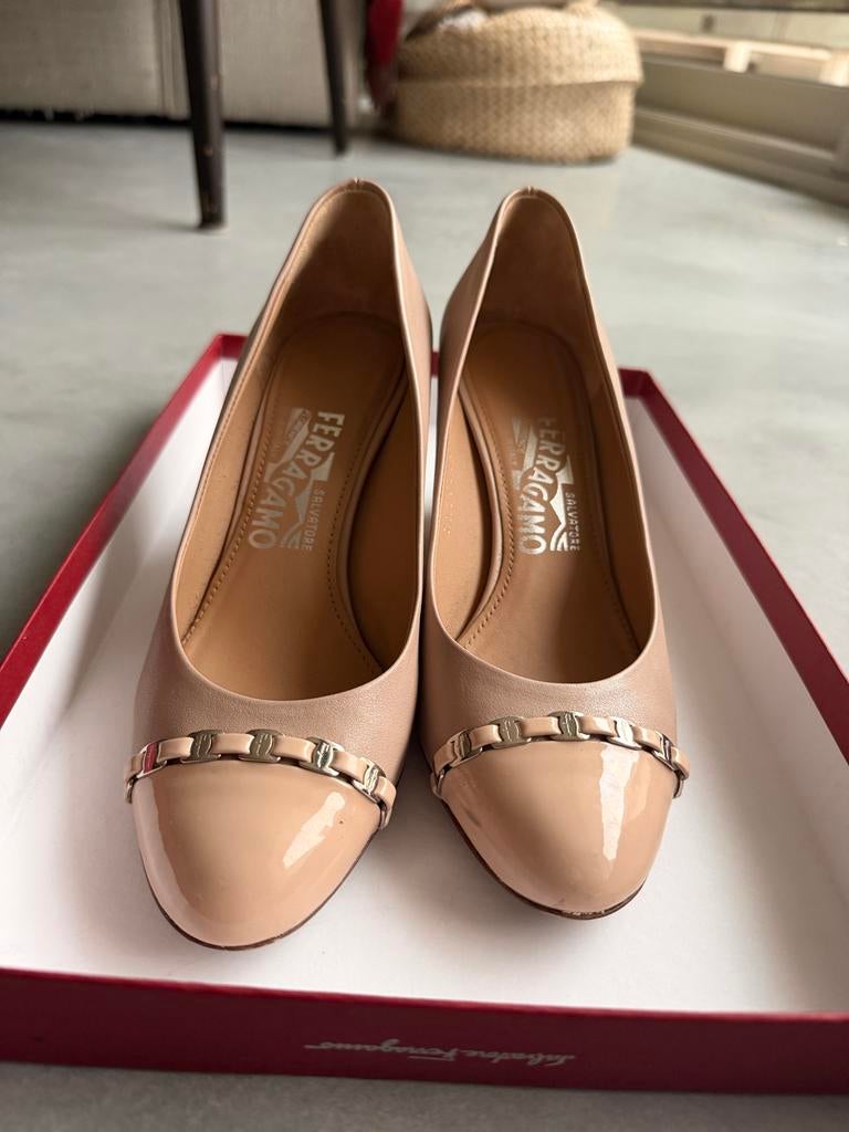 Salvatore Ferragamo sleehakken maat 37 - Zo goed als nieuw, Beige, Ophalen of Verzenden, Zo goed als nieuw, Schoenen met hoge hakken
