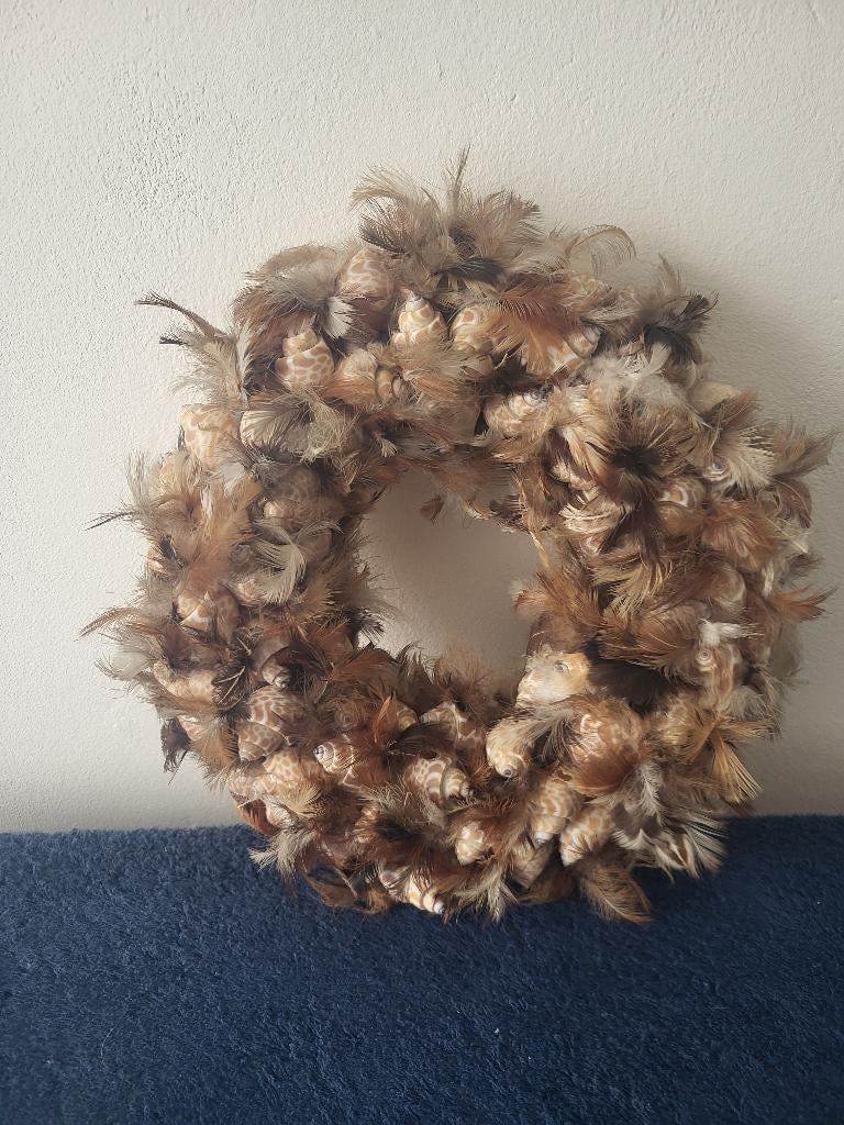 mooie krans van schelpen en veertjes zie foto's, Ophalen of Verzenden