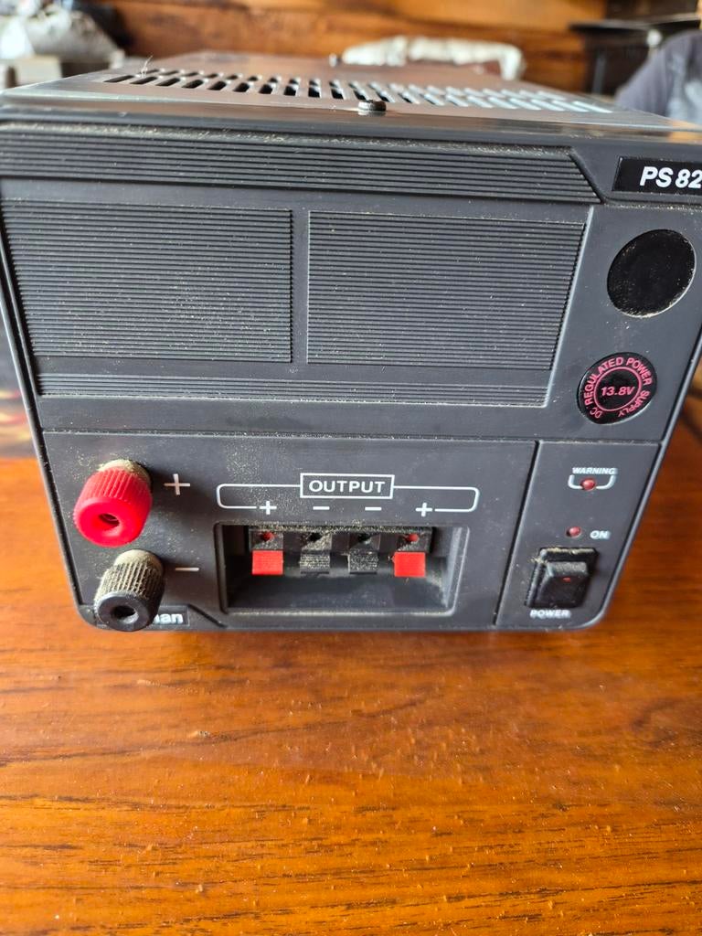 PS 820 Voeding - 13.8V, 10A continu, 20A piek, Ophalen of Verzenden