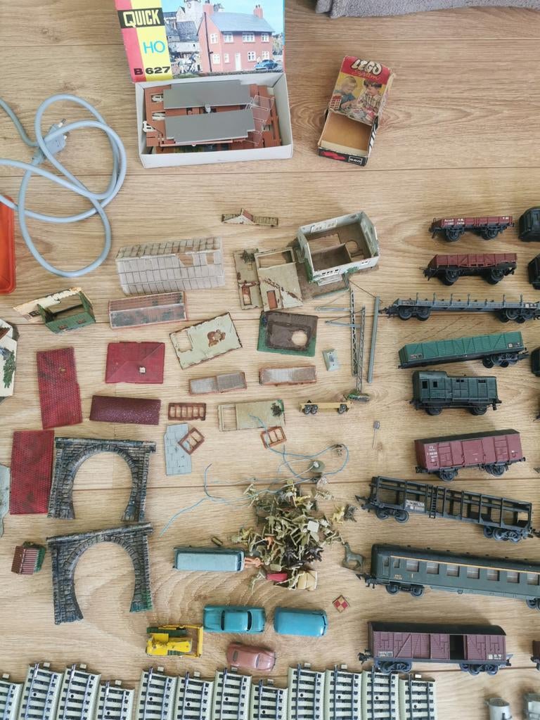 Märklin, Jouef en Trix Express Treincollectie met toebehoren, Hobby en Vrije tijd, Modeltreinen | H0, Ophalen, Wisselstroom, Analoog