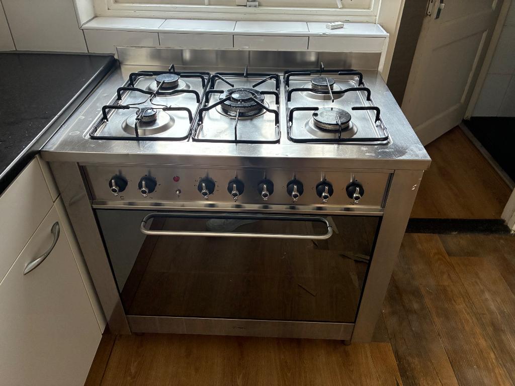 Indesit Gasfornuis met oven - 5-pits, Witgoed en Apparatuur, Fornuizen, Ophalen, Gebruikt, Hete lucht, 60 cm of meer