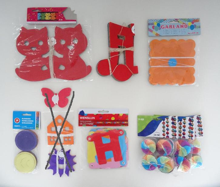 Slingers voor jong en oud, oa poesjes, muzieknoten, spiralen, Hobby en Vrije tijd, Feestartikelen, Nieuw, Versiering, Overige