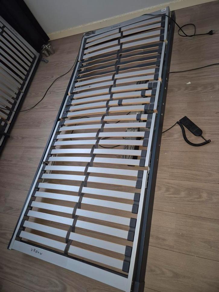 Twee elektrische lattenbodems Bossflex 90x200cm, Huis en Inrichting, Slaapkamer | Matrassen en Bedbodems, Zo goed als nieuw, 90 cm