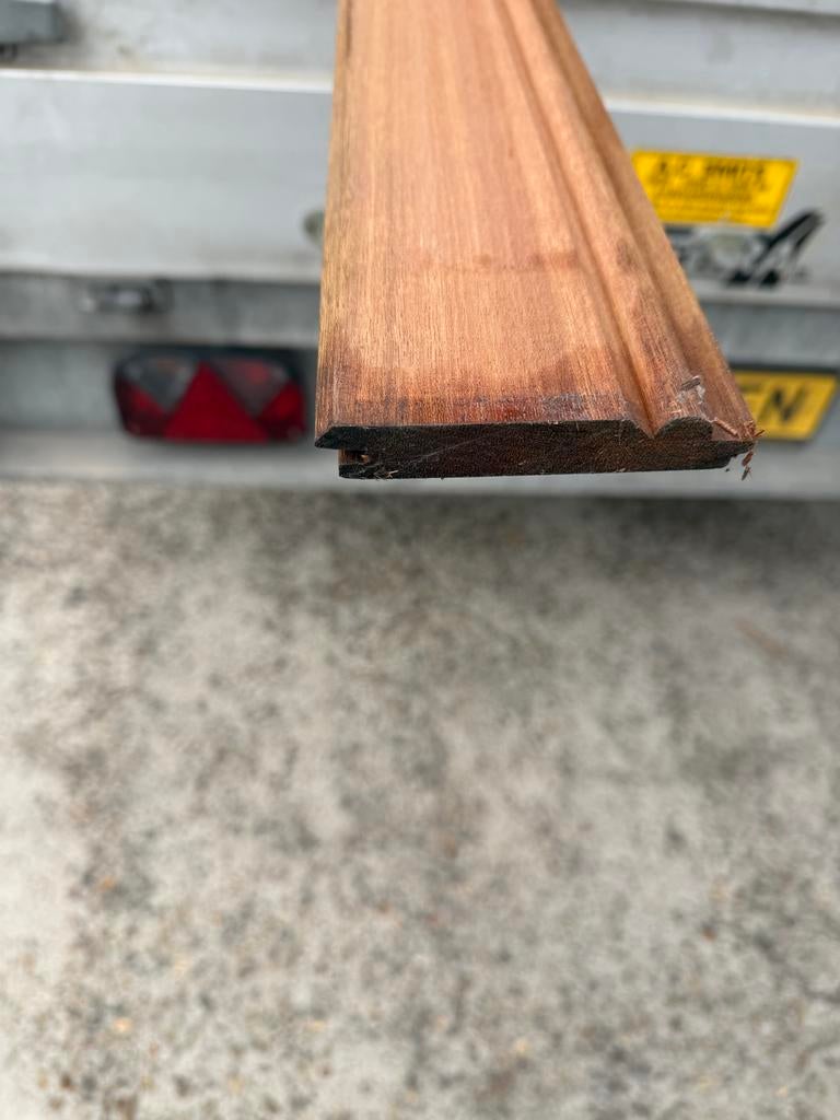 10 Kraalschroten Meranti, 4 meter lang, Doe-het-zelf en Verbouw, Hout en Planken, Gebruikt, Ophalen of Verzenden, Plank, 300 cm of meer