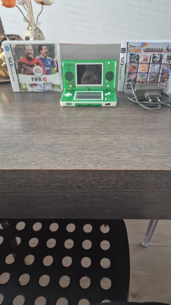 DS Lite Wit Groen met FIFA 10 en Pokémon 23 in 1, Spelcomputers en Games, Games | Nintendo DS, Gebruikt, 1 speler, Ophalen of Verzenden