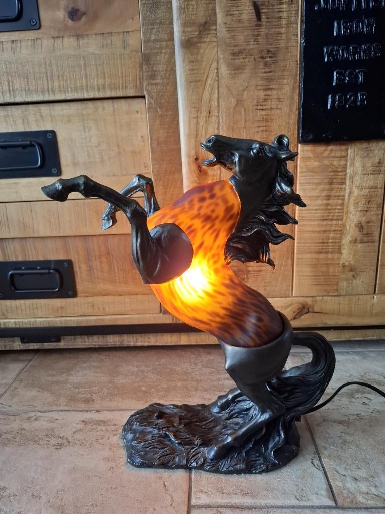 Unieke lamp! Steigerend paard, Ophalen, Zo goed als nieuw, Overige materialen, Minder dan 50 cm