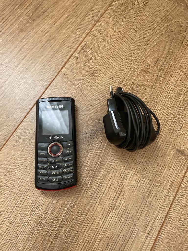 Samsung telefoon + oplader, Gebruikt, Overige modellen, Zwart, Fysiek toetsenbord