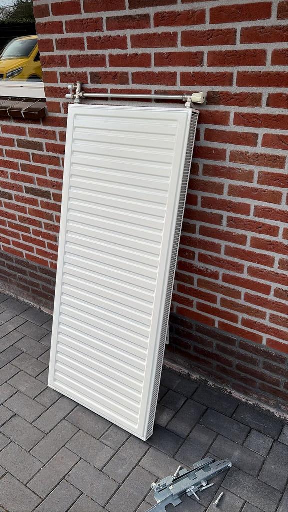 Witte radiator met thermostaatkraan, Doe-het-zelf en Verbouw, Ophalen, Radiator, 60 tot 150 cm, 80 cm of meer