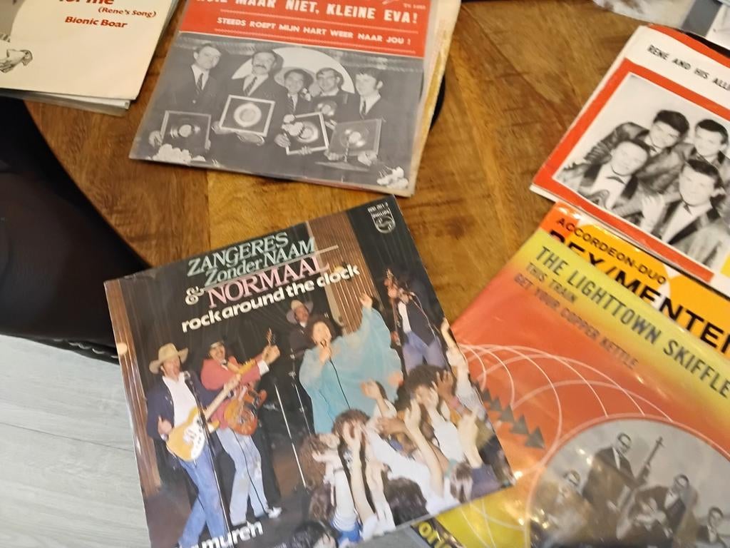 Partij singles Koffertje met oude singeltjes 42 stuks, Cd's en Dvd's, Vinyl Singles, Ophalen of Verzenden, Gebruikt