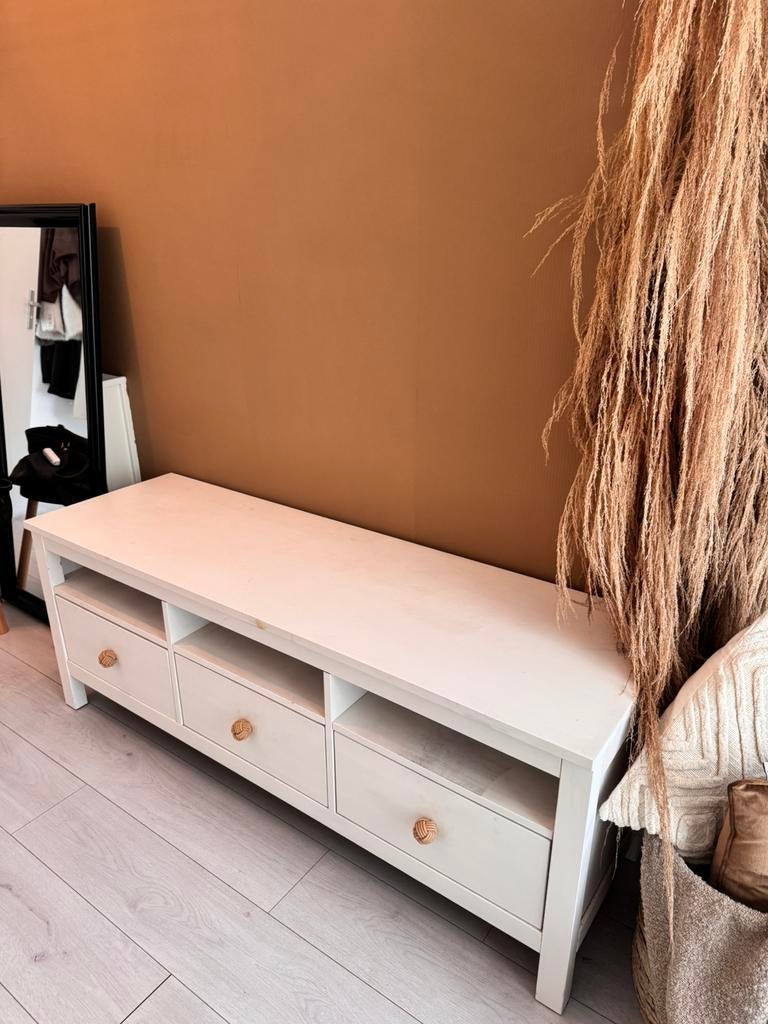 Wit dressoir met leuke knoppen, Ophalen, 100 tot 150 cm, Zo goed als nieuw, Minder dan 100 cm