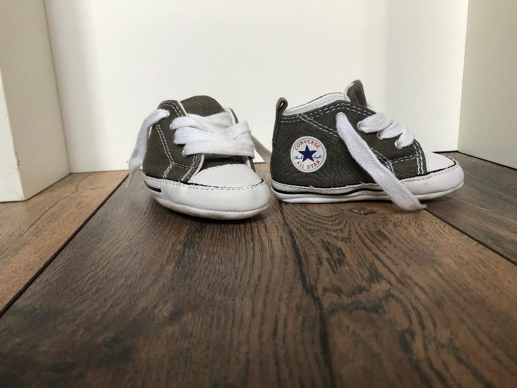Grijze Converse babyschoenen | First star | Maat 18, Schoentjes, Jongetje of Meisje, Ophalen of Verzenden, Zo goed als nieuw