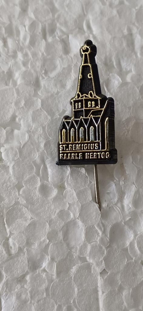 Baarle Hertog St. Remigius  Sint Remigius Kerk, Verzamelen, Speldjes, Pins en Buttons, Ophalen of Verzenden, Zo goed als nieuw