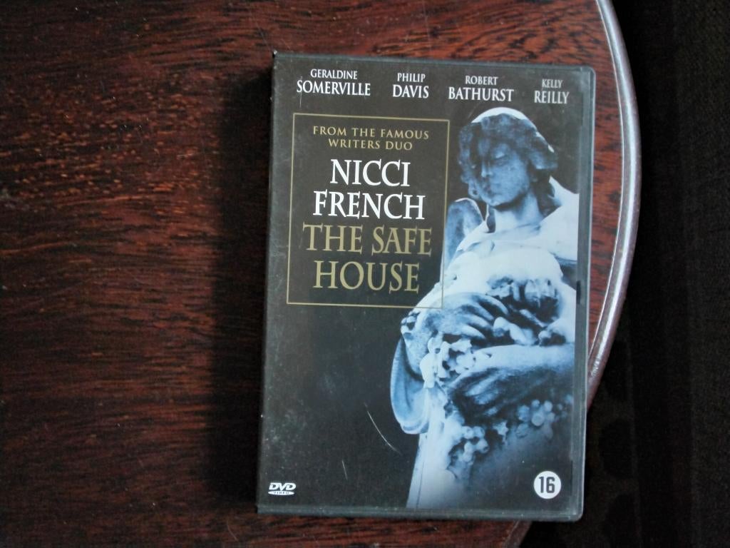 The safe house (Nicci French), origineel, Vanaf 16 jaar, Ophalen of Verzenden, Zo goed als nieuw, Actiethriller