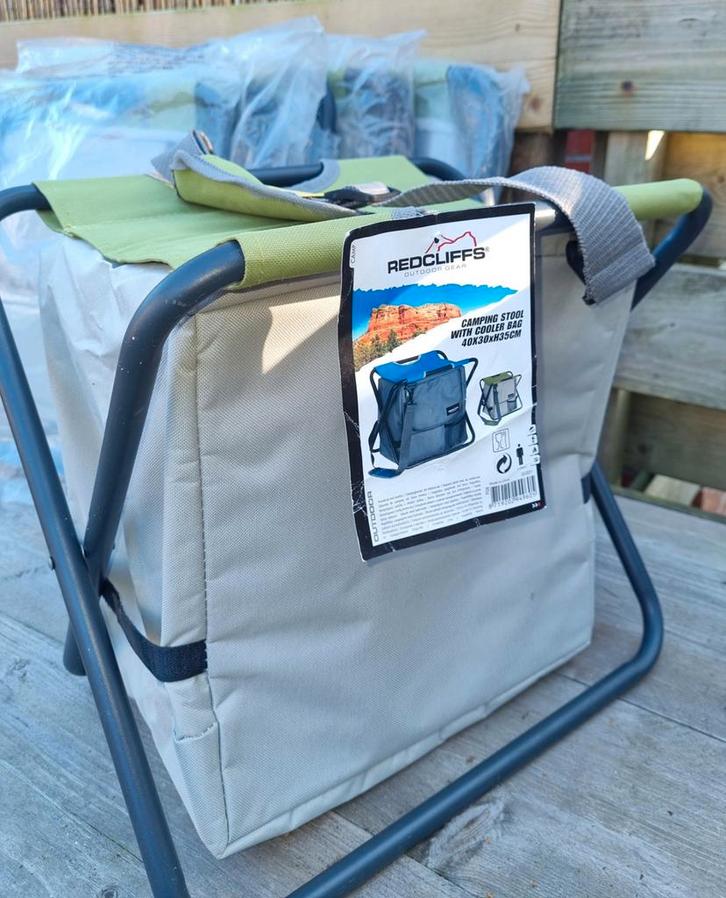 Campingstoel met geïntegreerde koeltas - Redcliffs, Caravans en Kamperen, Kampeermeubelen, Nieuw, Campingstoel, Ophalen of Verzenden