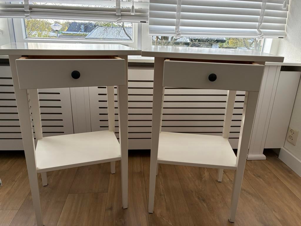 2 IKEA Hemnes nachtkastjes, Huis en Inrichting, Slaapkamer | Nachtkastjes, Minder dan 45 cm, Zo goed als nieuw, Hout, 55 tot 70 cm