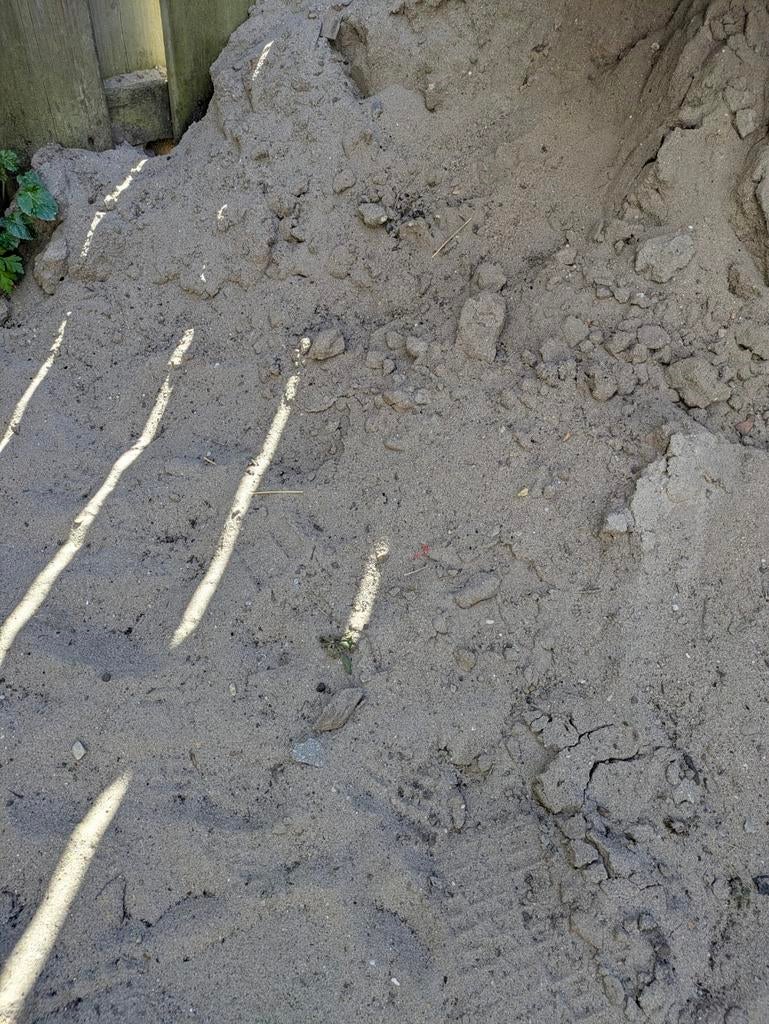Gratis zand 3-4 kruiwagens vol, Ophalen, Ophoogzand