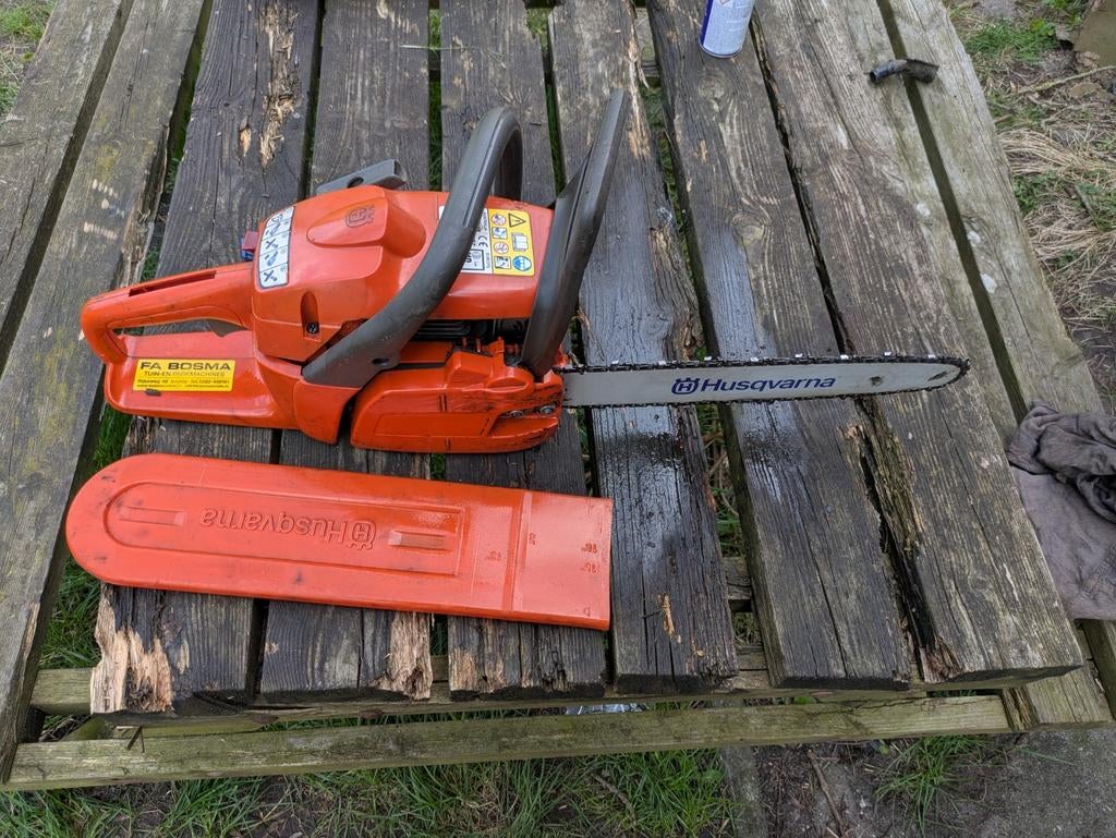 Husqvarna 236 kettingzaag., Tuin en Terras, Hand-tuingereedschap, Ophalen, Zo goed als nieuw
