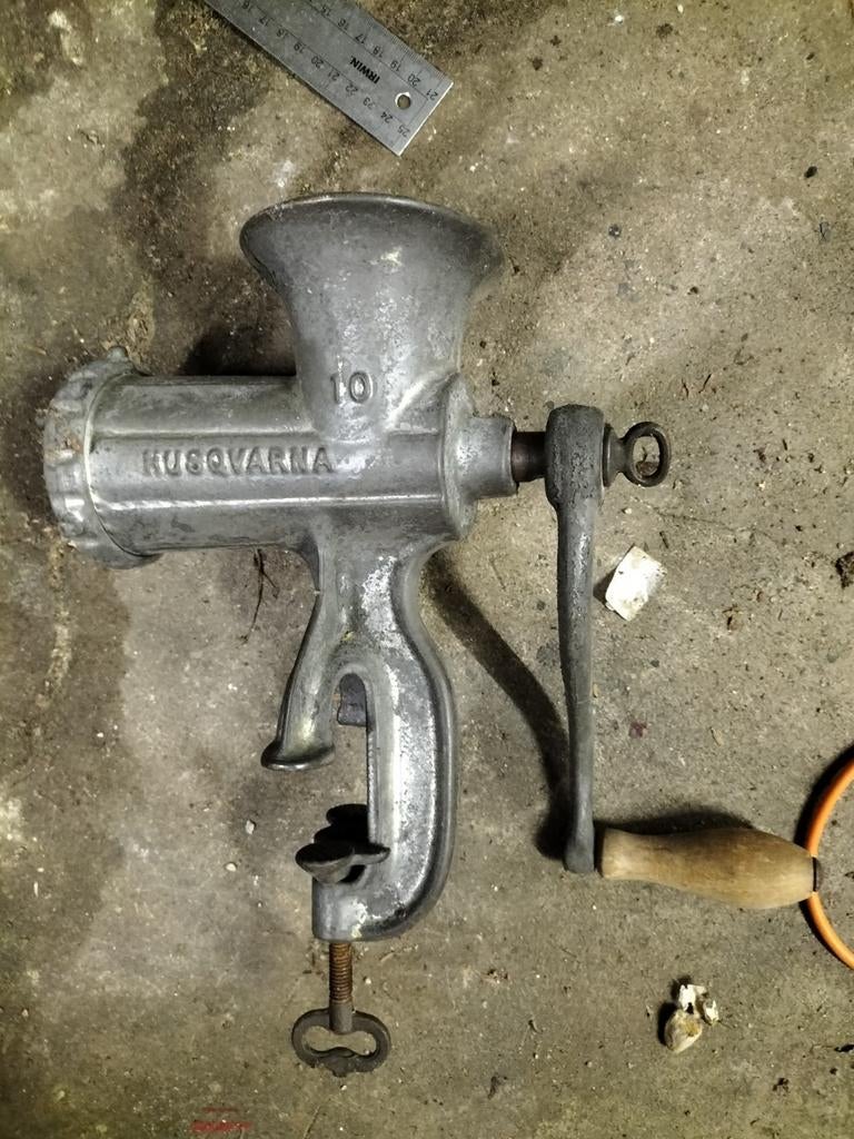 Husqvarna vleesmolen nummer 10, Ophalen