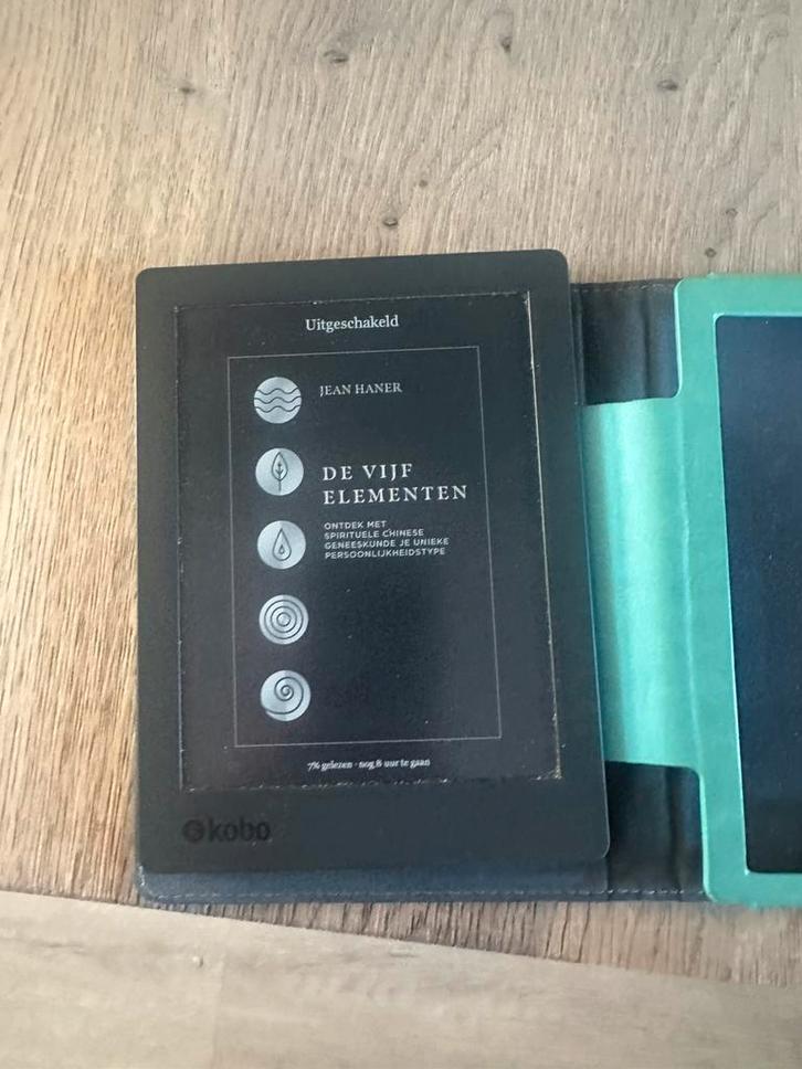 Kobo Aura H2O e-reader met hoesje en oplaadkabel, Computers en Software, E-readers, Zo goed als nieuw, 7 inch, Waterbestendig