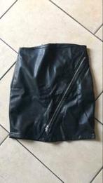 Zwarte leder look rok  maat xs, Kleding | Dames, Zwart, Nieuw, Ophalen of Verzenden, Maat 34 (XS) of kleiner