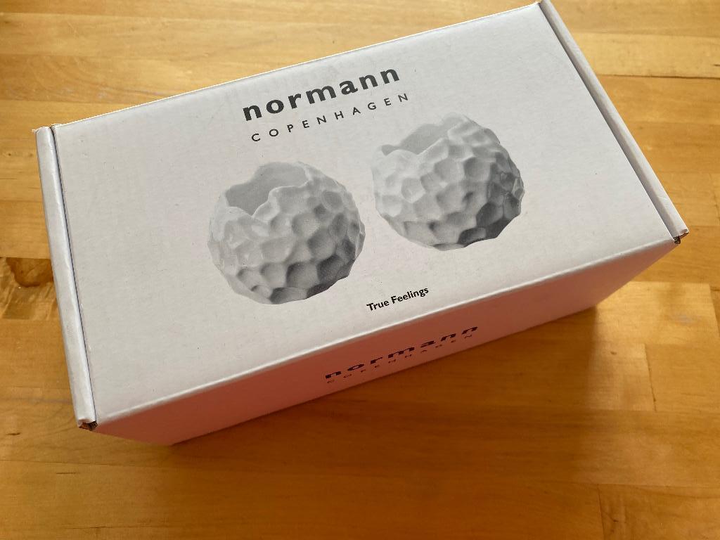 2 True Feelings kandelaars Normann Copenhagen porselein zgan, Overige materialen, Wit, Ophalen of Verzenden, Zo goed als nieuw