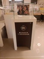 4 kleine leuke vitrines.3witte 1 zwart, Ophalen