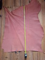 Zalmroze stuk leer, Gebruikt, Leer of Kunstleer, Ophalen of Verzenden, 30 tot 120 cm