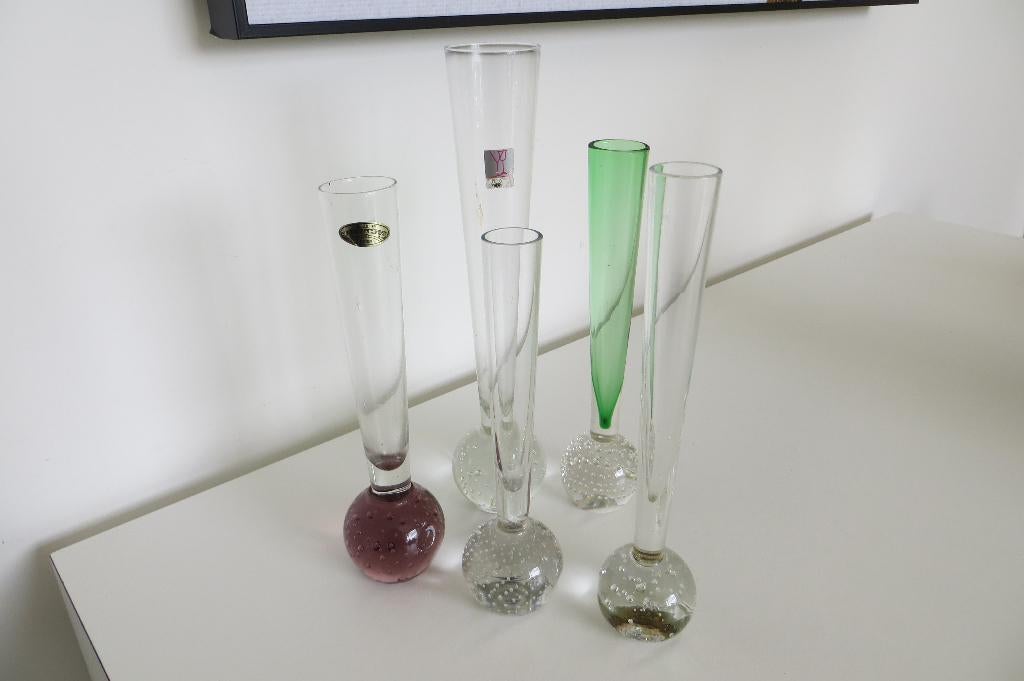 5 glazen spijkerglas rozenvaasjes, slank met bol, Ophalen of Verzenden