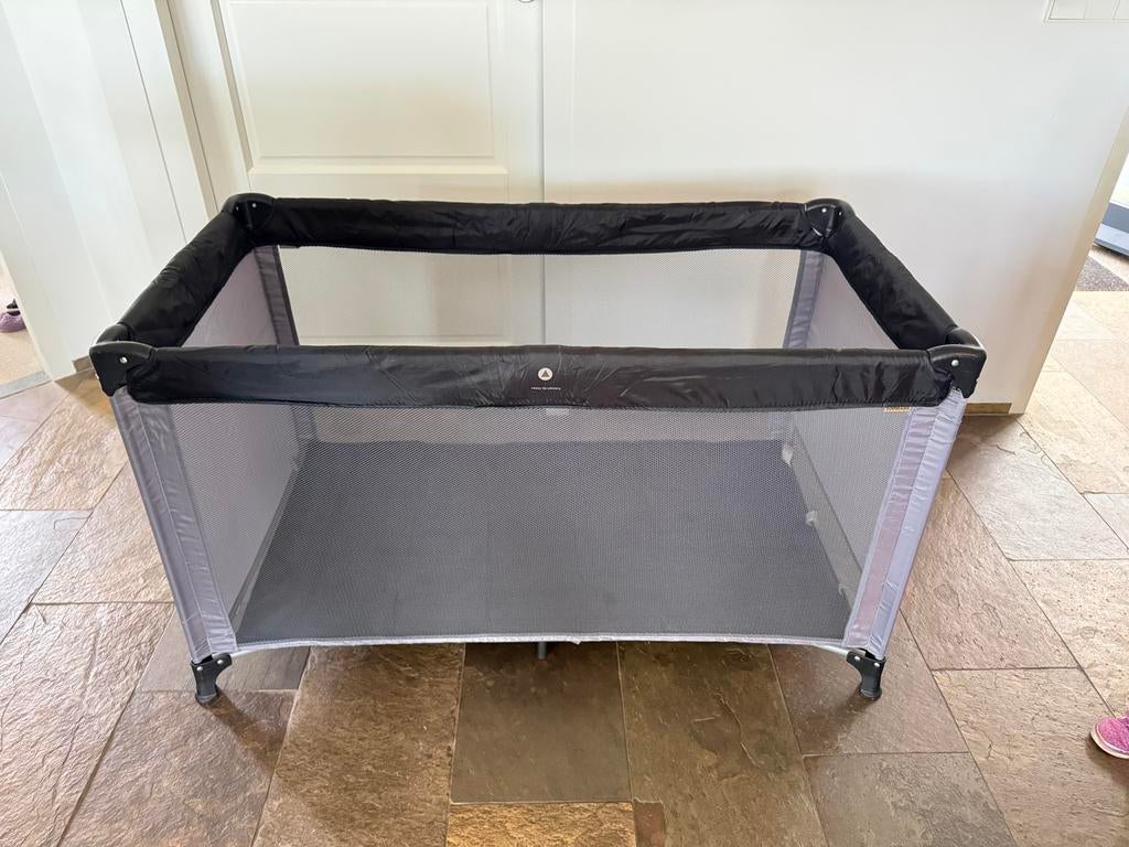 Rechthoekige campingbedje of box 60 x 120 met gaaswanden, Ophalen of Verzenden, Gebruikt, Rechthoekig