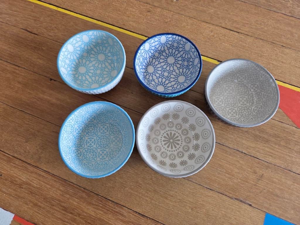 Set van 5 kleine schaaltjes met patroon, Keramiek, Ophalen of Verzenden, Zo goed als nieuw, Kom(men)