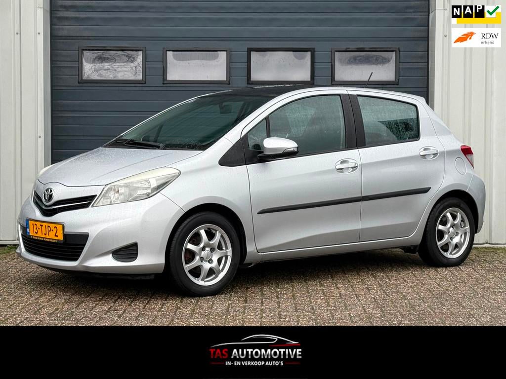 Toyota Yaris 1.3 VVT-i Aspiration 2e EIG/NAVI/PANO/CRUISE, Voorwielaandrijving, Euro 5, 4 cilinders, Navigatiesysteem