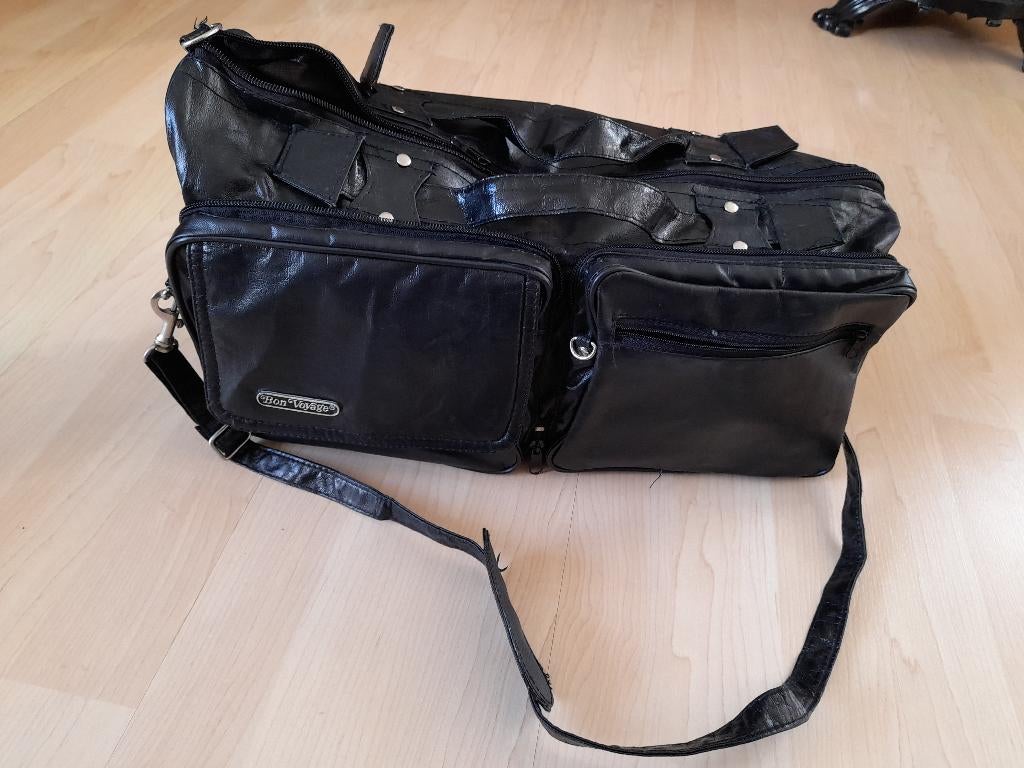 ZWARTE SCHOUDERTAS MET DIVERSE VAKKEN Merk BON VOYAGE, Ophalen of Verzenden, Zo goed als nieuw, Zwart, Schoudertasje