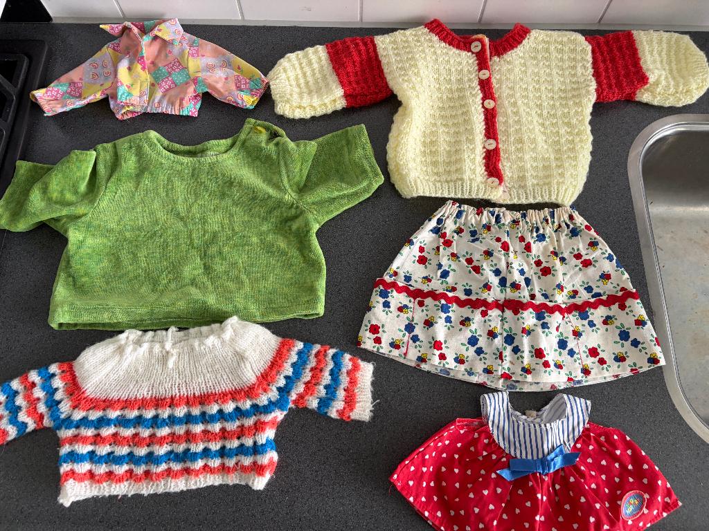 Diverse poppenkleding, hoedjes en schoenen, Verzamelen, Poppen, Ophalen of Verzenden, Gebruikt, Kleertjes
