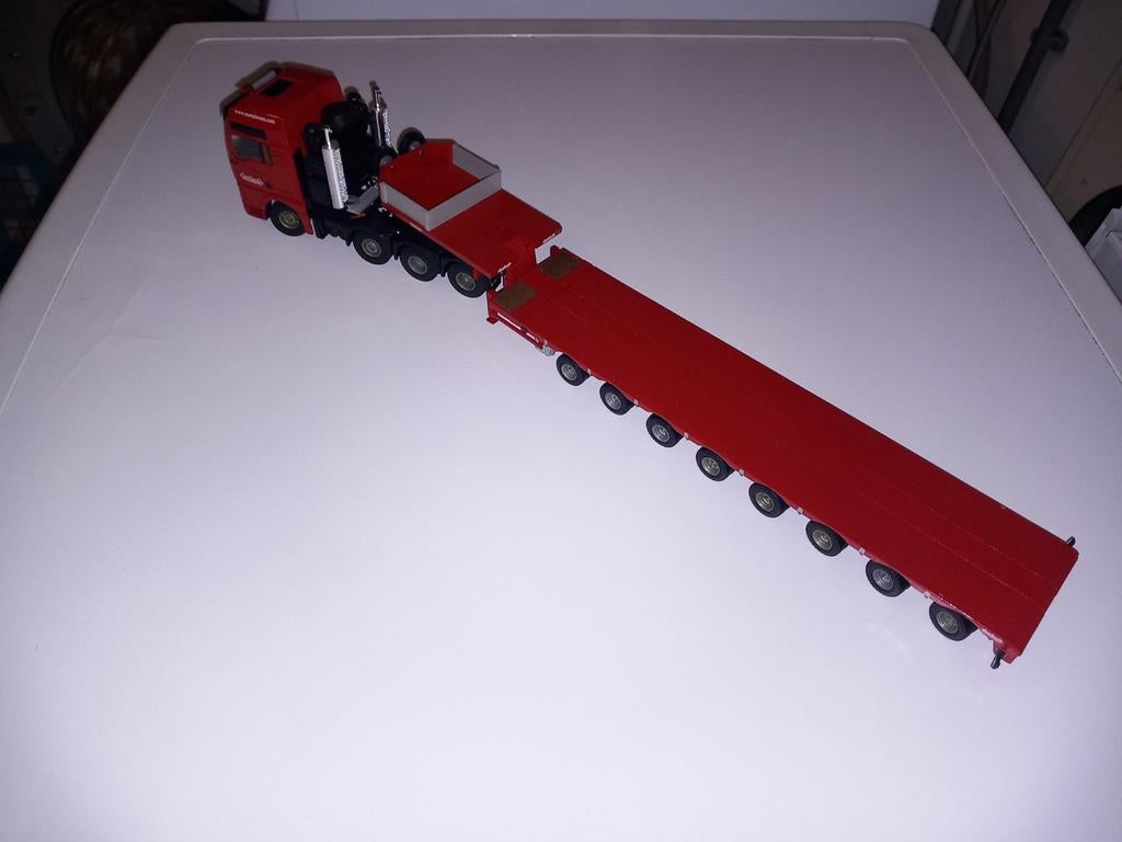 Zwaartransport schaalmodel met uitschuifbare dieplader., Ophalen of Verzenden, Bus of Vrachtwagen