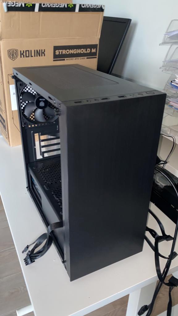 PC behuizing + voeding (650 watt), Computers en Software, Computerbehuizingen, Ophalen of Verzenden, Nieuw