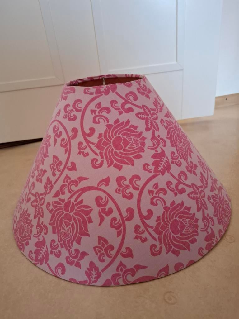Roze lampenkap met bloemenpatroon, Huis en Inrichting, Lampen | Lampenkappen, Ophalen, Gebruikt, Overige kleuren, 25 tot 50 cm