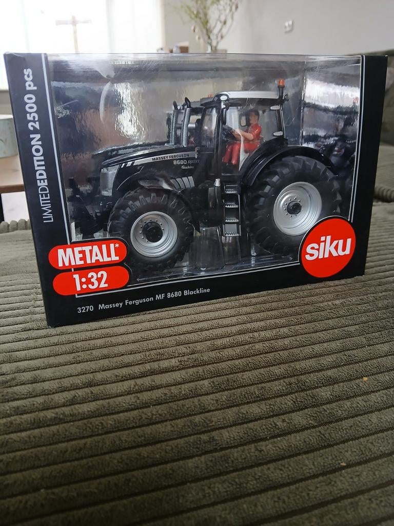 Siku Massey Ferguson MF 8680 Blackline 1:32, Hobby en Vrije tijd, Modelauto's | 1:32, Tractor of Landbouw, Nieuw, Ophalen of Verzenden