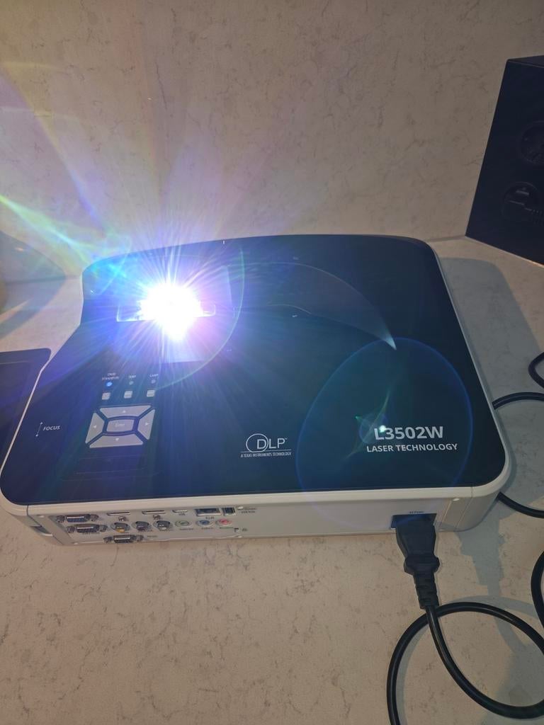 DLP i3 Laser Technology L3502W Beamer, Audio, Tv en Foto, Beamers, Ophalen of Verzenden