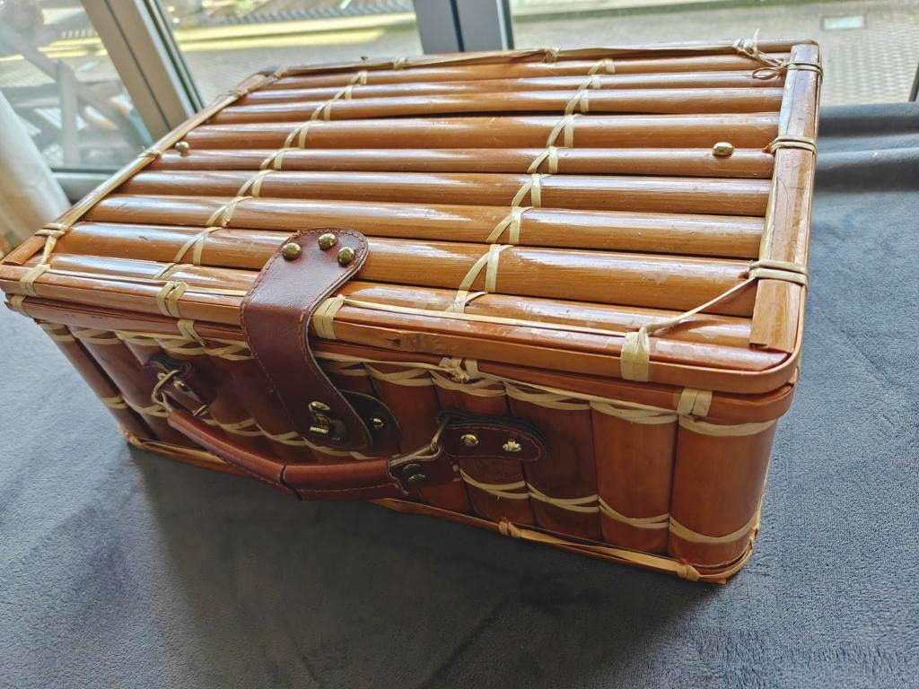 Vintage picnic suitcase, Ophalen