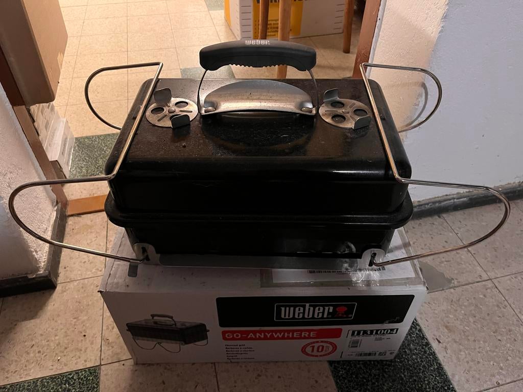 Weber Go-Anywhere houtskool barbecue - Slechts 1x gebruikt, Tuin en Terras, Houtskoolbarbecues, Ophalen, Zo goed als nieuw